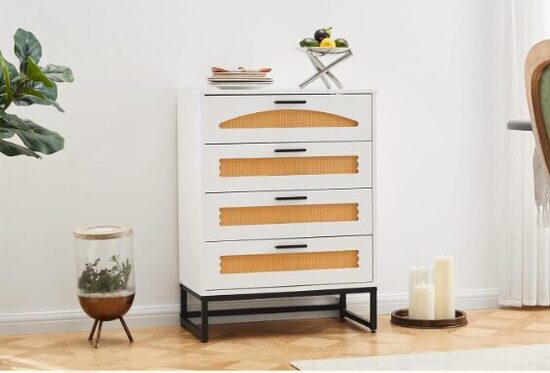 Kumode ar 4 atvilktnēm